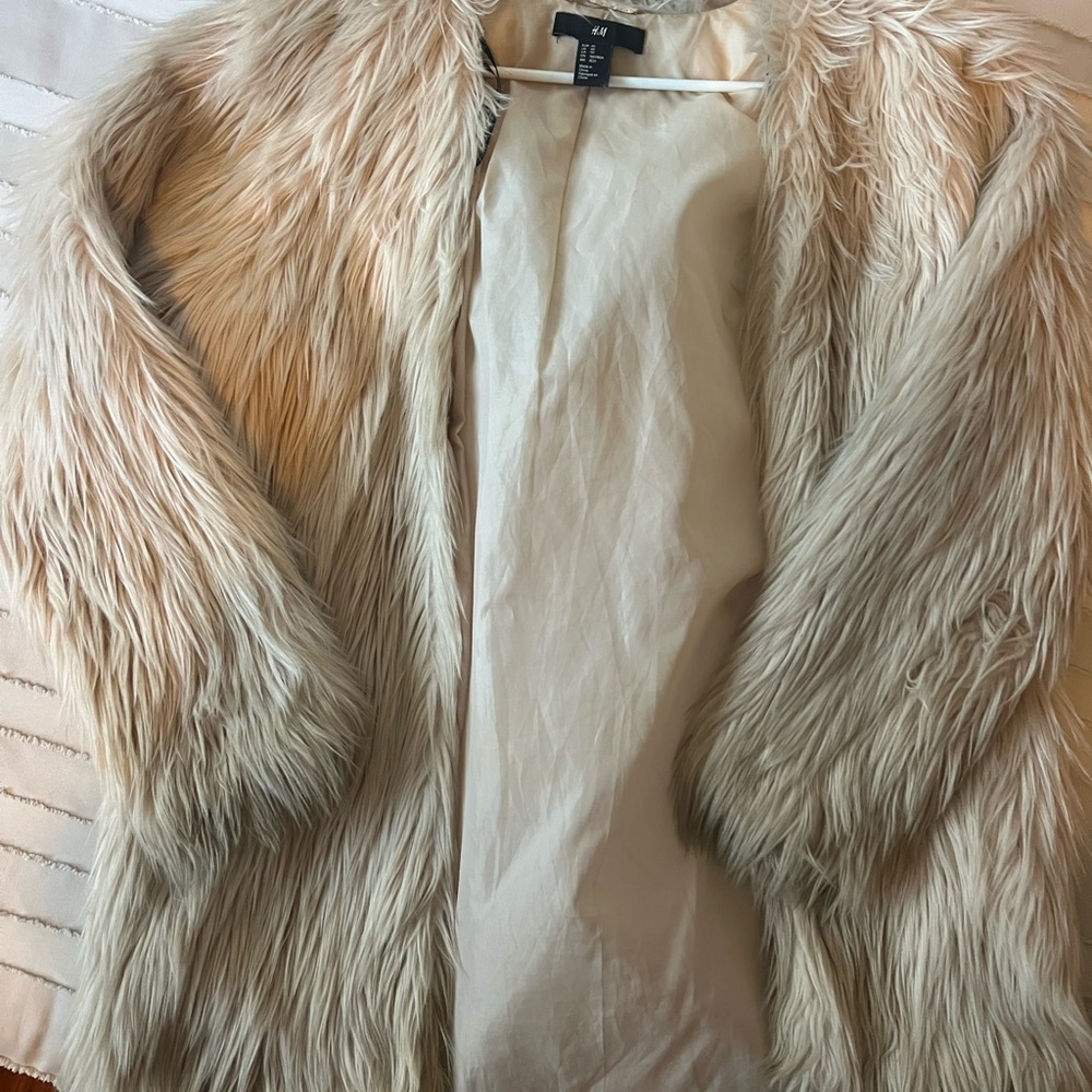 H&M Women's light pink Faux Fur Jacket